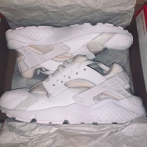 HUARACHE RUN ALL WHITE WMNS 8-8.5 GS 7
